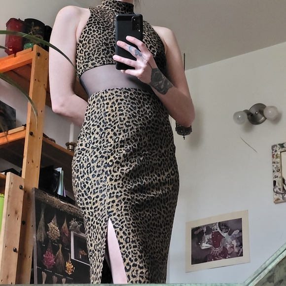 Vintage Caché Leopard Print Halter Dress with Mesh Detail- Size 4 - Picture 2 of 6